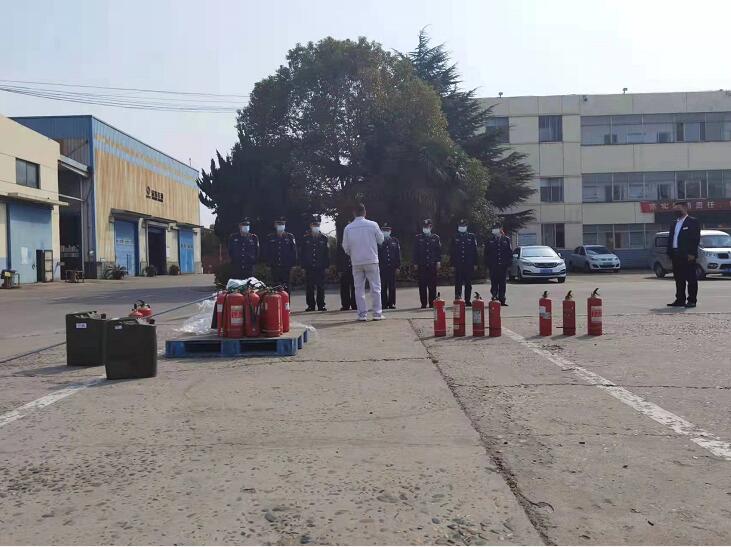 獵鷹保安公司積極組織，開展消防實(shí)戰(zhàn)演練，防患于未“燃”