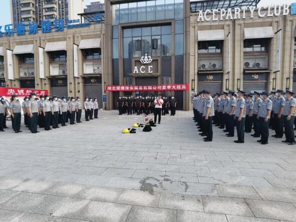 轉(zhuǎn)載：颯！酷！高溫下的襄陽街頭驚現(xiàn)一群“獵鷹”！