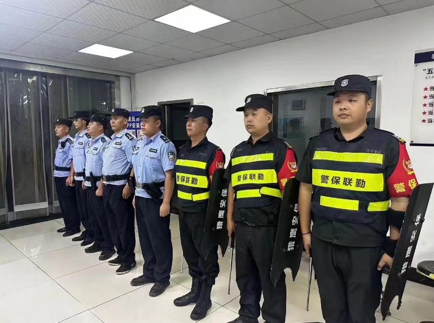 【警保聯(lián)勤】巡邏途中遇車禍，警保合力共救援